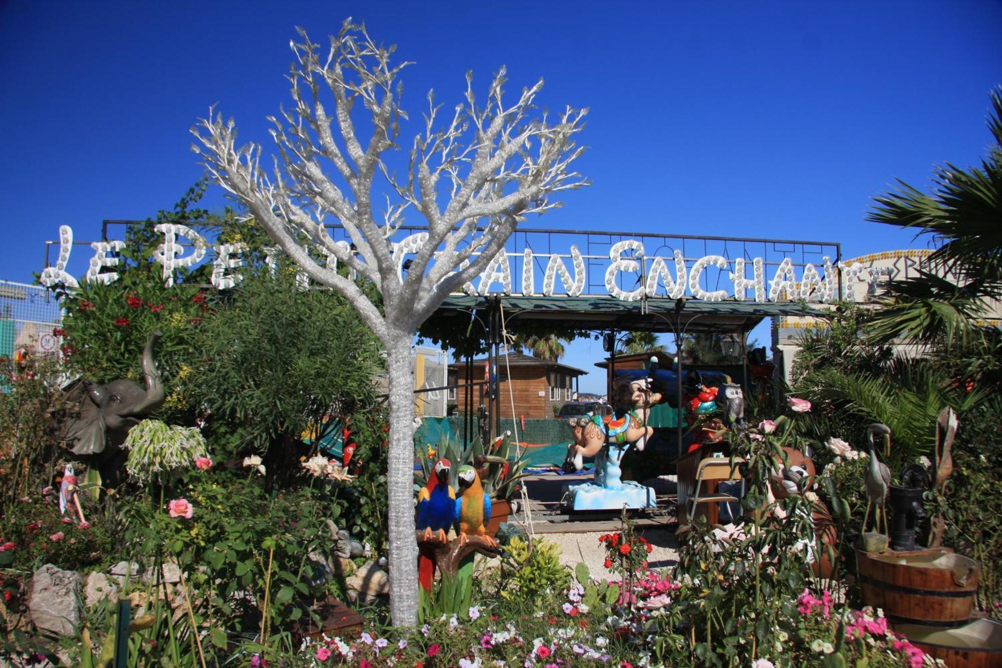 Vic'S Land Holidays Grimaud Bagian luar foto
